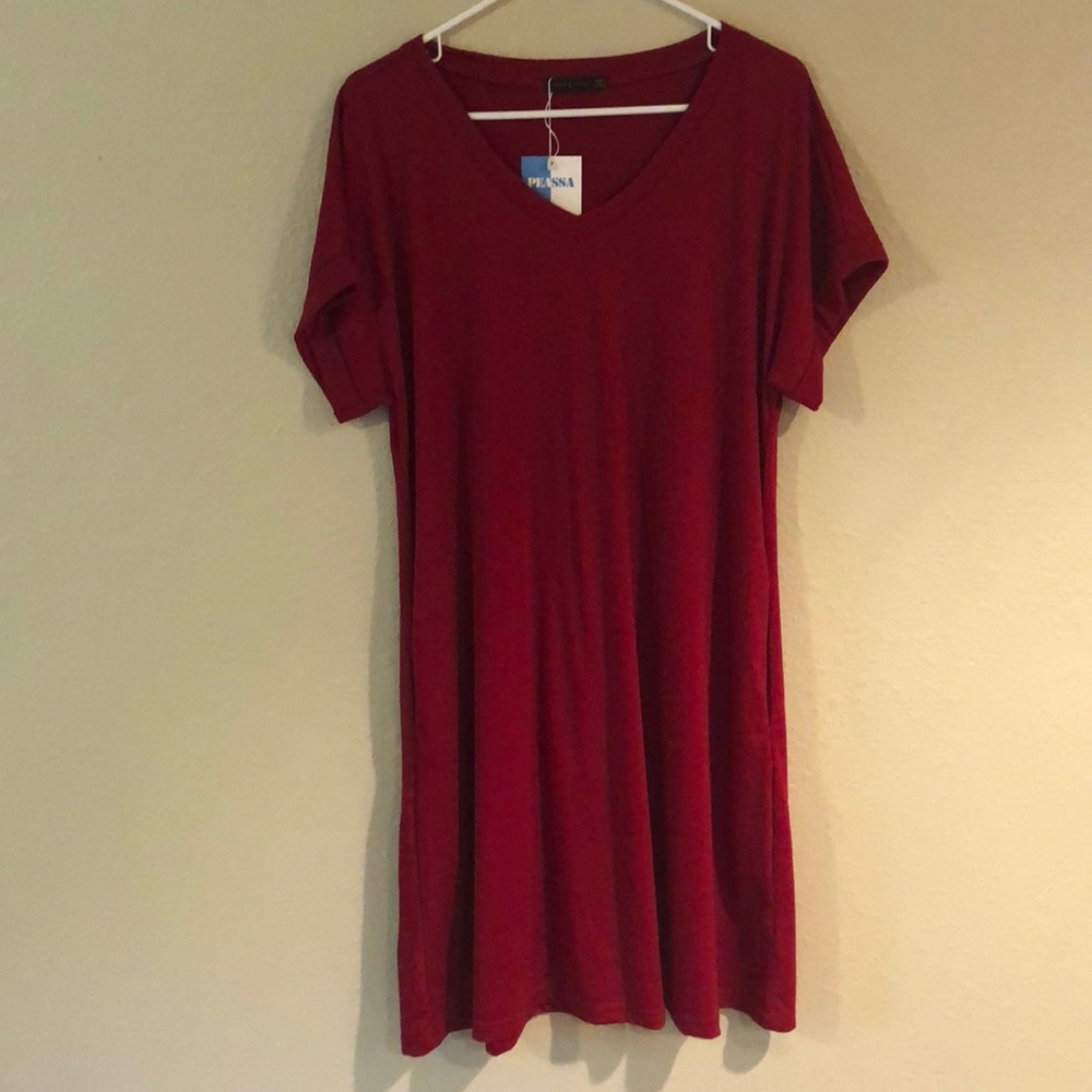 ⭐️3/$20⭐️ NWT V-neck short sleeve T-shirt dress